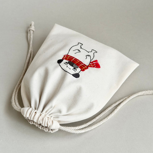 冬季限定》＊手刺繍＊巾着ポーチ（寒がりパグ） 巾着袋 ココカカオ