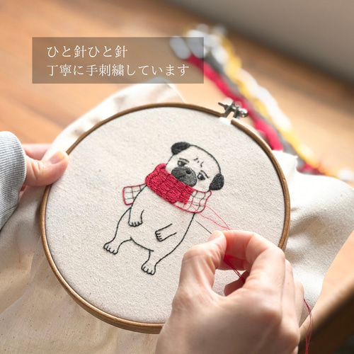 冬季限定》＊手刺繍＊巾着ポーチ（寒がりパグ） 巾着袋 ココカカオ