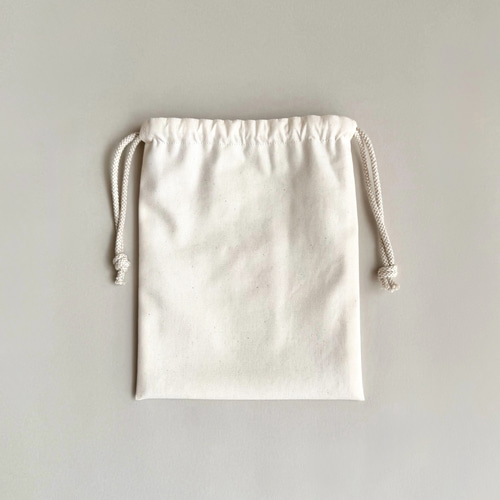 冬季限定》＊手刺繍＊巾着ポーチ（寒がりパグ） 巾着袋 ココカカオ