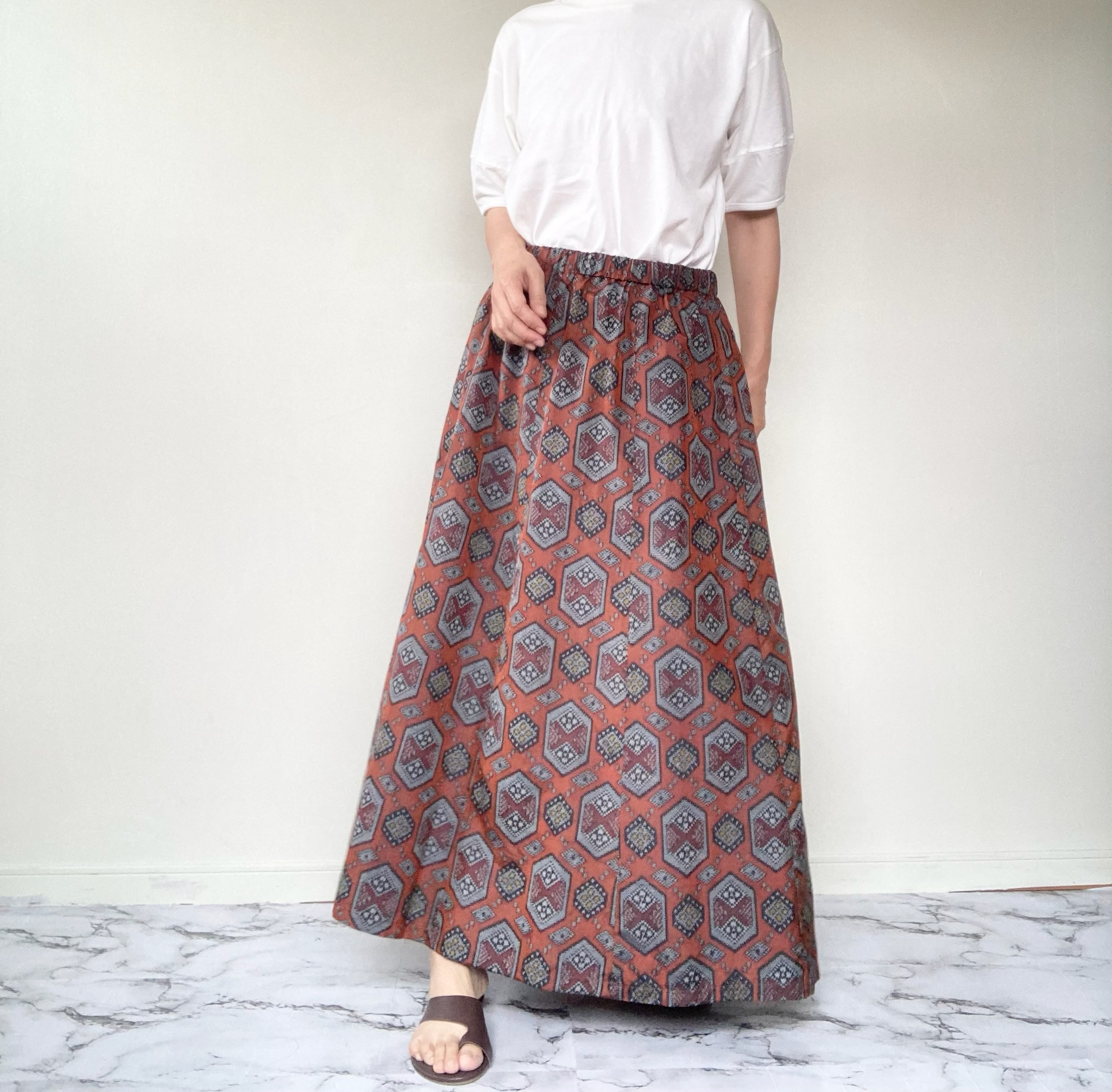 紬の8枚ハギマキシ丈スカート – 伝統とモダンが融合する逸品