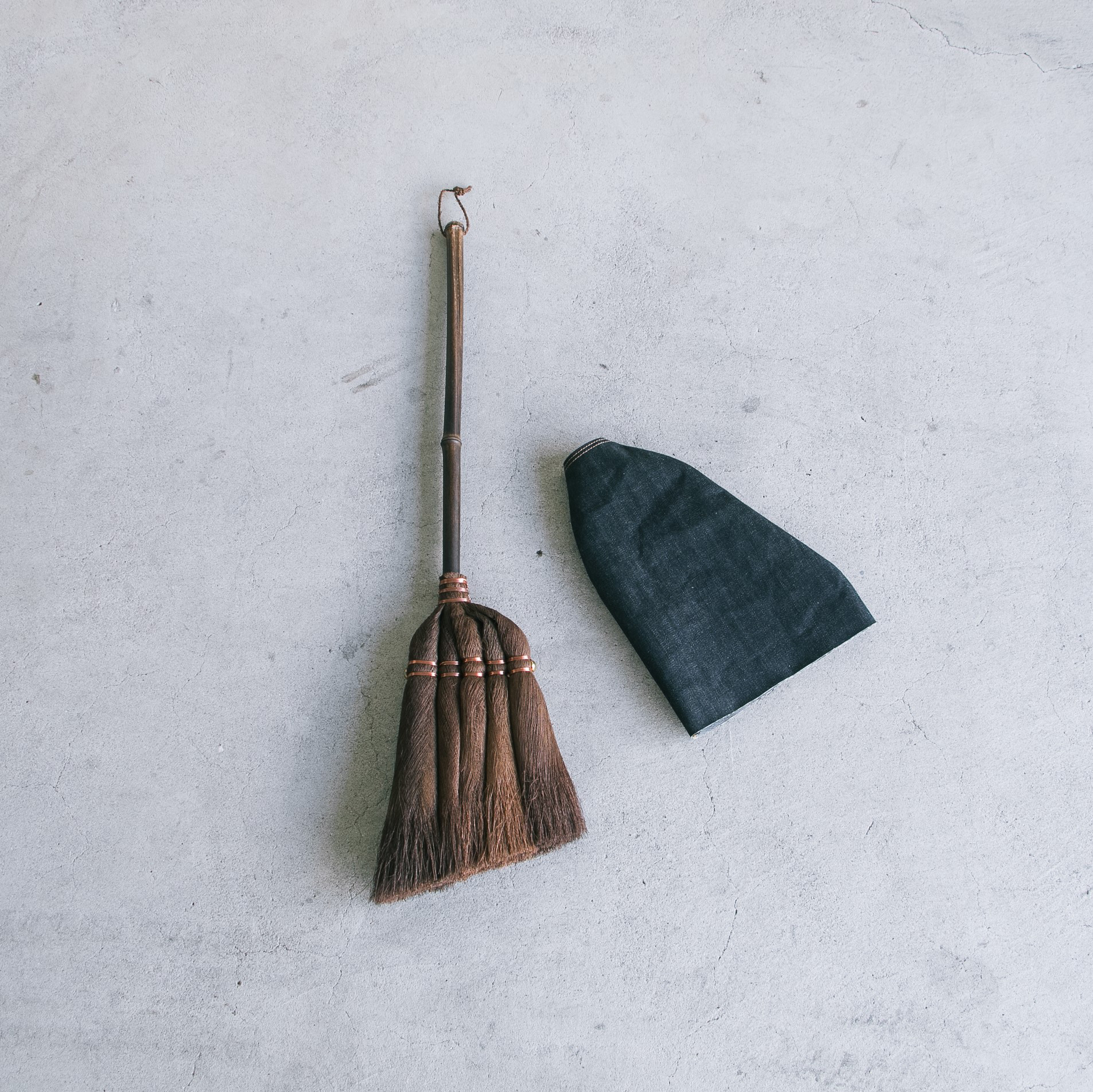 百代ぼうき【宵(よい)】 棕櫚ほうき 76.5cm短柄タイプ 日本製 1本１本手作り  屋内外 天然繊維 つや出し効果