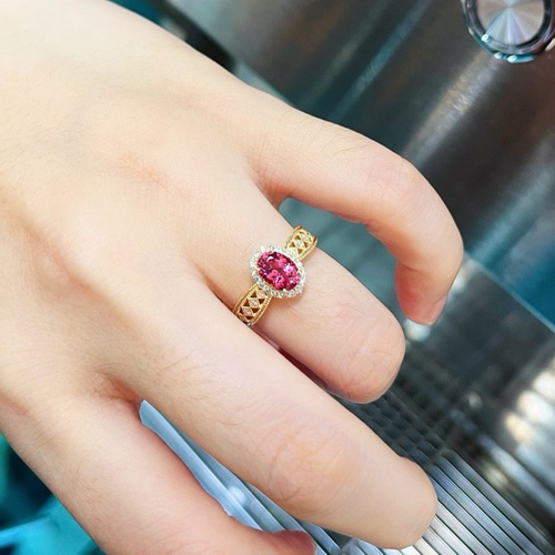 レッドスピネルリングK18WG 0.52ct9号✳︎新8月の誕生 楽天市場】レッドスピネル リング k18 指輪 レディース 18金 18k