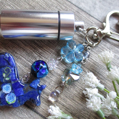 蓄光する薔薇のオルゴナイト・バッグチャーム【ゴールド色 金具】