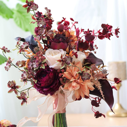 オレンジダリアとカラーのエレガントブーケ ウェディングブーケ