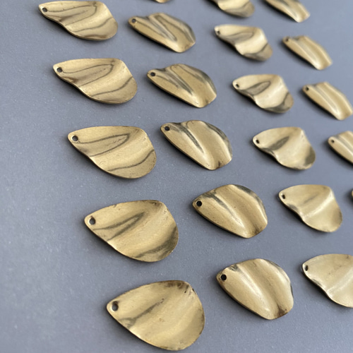 4pcs ] 真鍮 デザインパーツ ウェーブ ドロップ 雫 ブラス