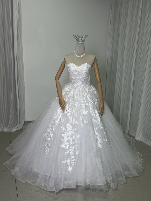 ベアトップボリュームウェディングドレス結婚式 送料無料！ウェディングドレス ベアトップ 咲き誇る透け花レース