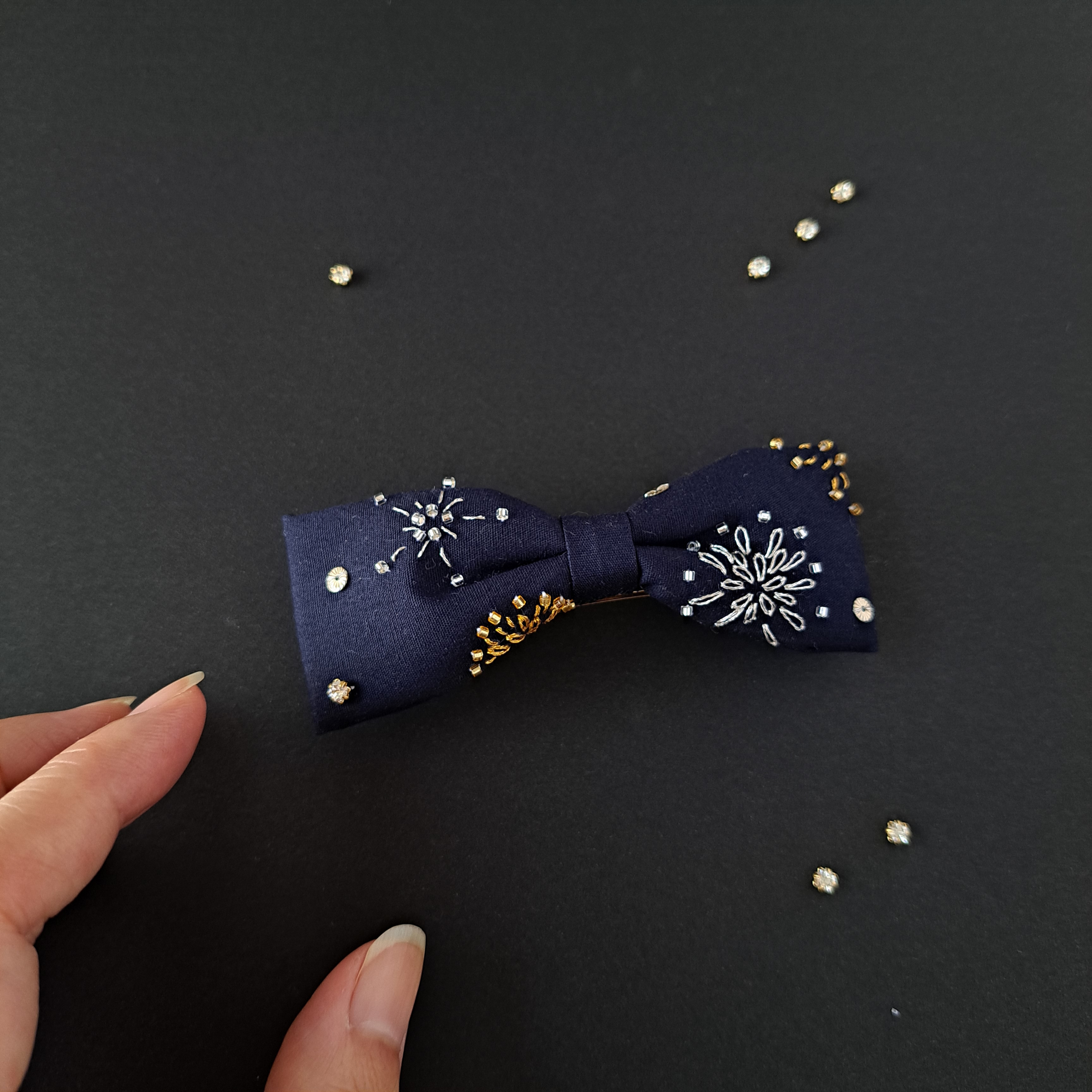 夏の夜空を持ち帰ろう　刺繍　リボンバレッタ　花火