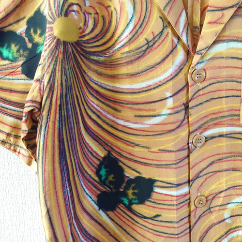 半袖アロハシャツ　着物リメイク 着物リメイク・アロハシャツ｜本日の逸品🌈 真紅の地に咲き誇る