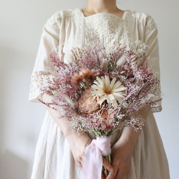 ドライフラワーブーケ ピンク ウェディングブーケ クラッチブーケ 前