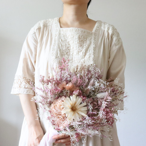 ドライフラワーブーケ ピンク ウェディングブーケ クラッチブーケ 前