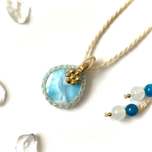 優しいお守り♪ラリマーとブラスチャームの天然石マクラメネックレス