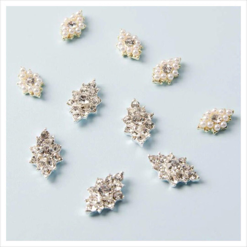 成人式ネイルパーツ　ネイルパーツ デコパーツ (100) ネイルパーツ 4種類 いちご さくらんぼ 唇 王冠 蝶々