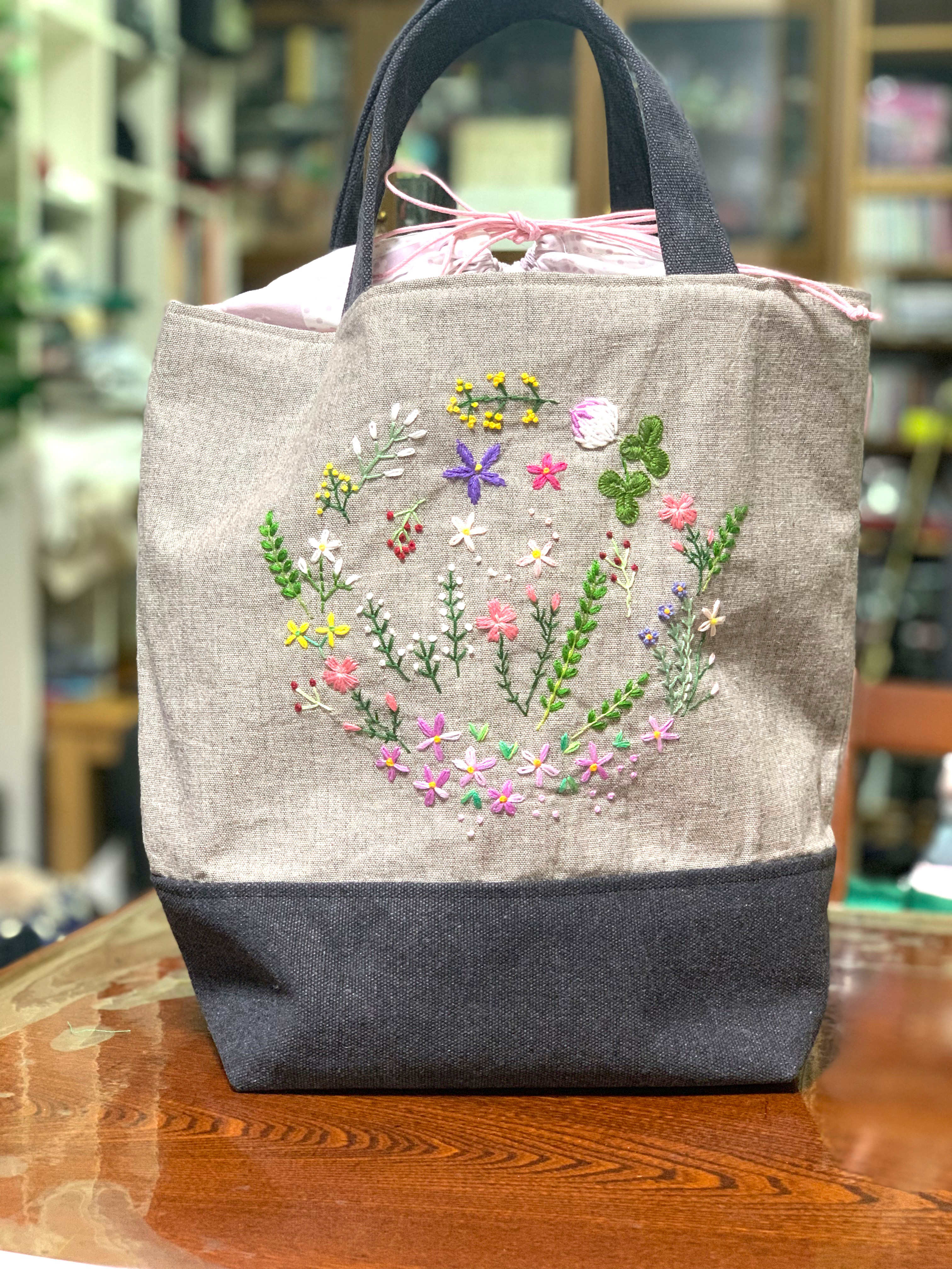 ピンクの花のトートバック