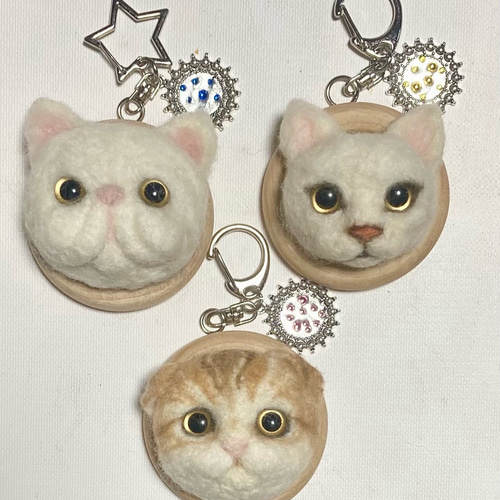 【まるまる】 羊毛フェルト 猫  シャムトラ　キーホルダー ◾受注制作 羊毛フェルトの猫マスコット(三毛猫)キーホルダー