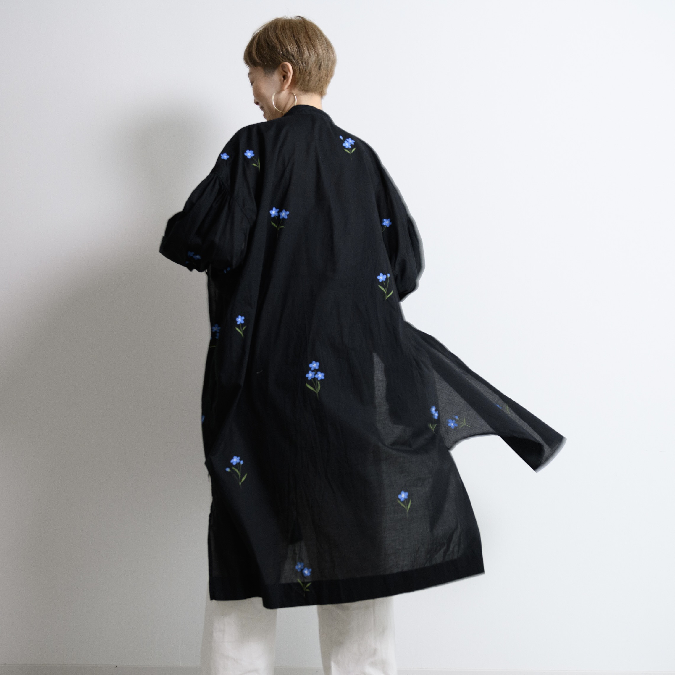 【洗濯機で洗える】手描きソフトワッシャー・ロングブラウス＜勿忘草＞
