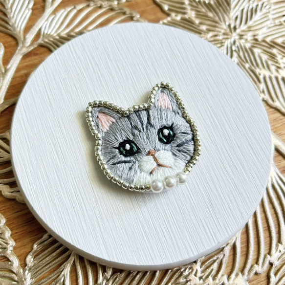 トラ猫の刺繍飾り生地　ナップ　ファブリック　フランスアンティーク　ねこネコレース トラ猫の刺繍飾り生地 ナップ ファブリック フランス