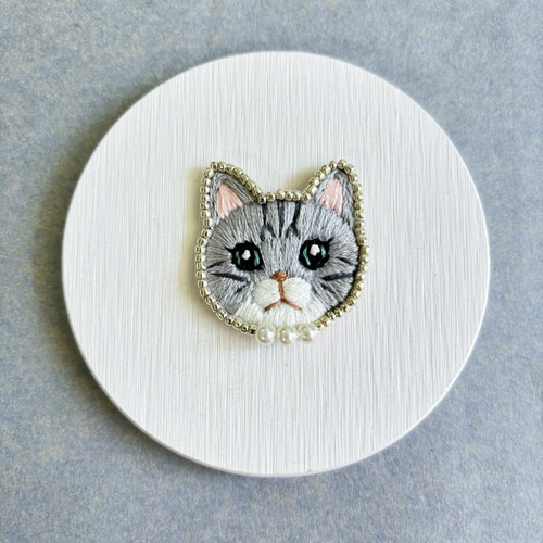 サバトラ柄 猫さん刺繍ブローチ】アニマル刺繍ブローチ ブローチ Hi-na