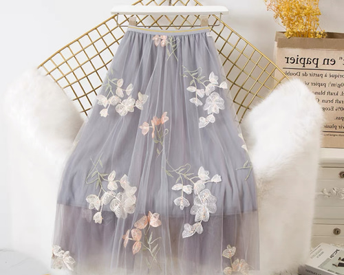 新品 自由区 刺繍レース チュール段スカート　白　春夏　ウエストゴム　キレイめ 新品 自由区 刺繍レース チュール段スカート 白 春夏 ウエスト