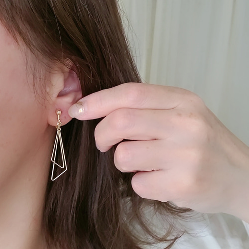 ゴールド W トライアングル ピアス・イヤリング ピアス（その他 
