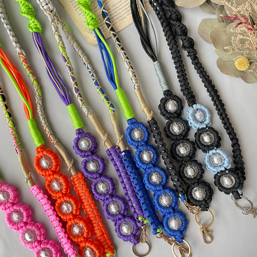 パラコードで作るお花のスマホショルダーストラップ(クリアビーズ