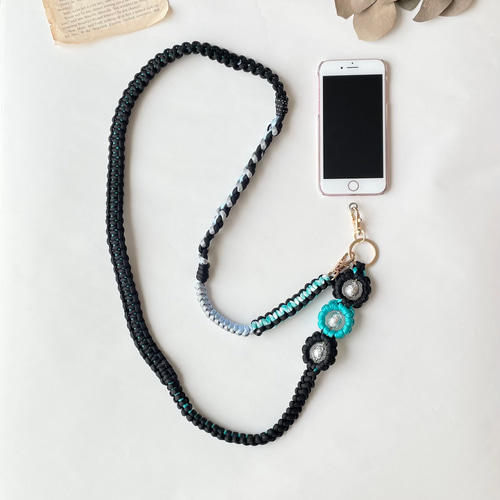 パラコードで作るお花のスマホショルダーストラップ(クリアビーズ