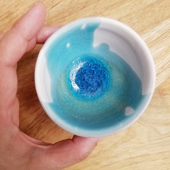 ぐい呑み 青いぐい呑み【海の雫・ぽたっとたらり】焼酎　泡盛　スパークリング日本酒に 1枚目の画像