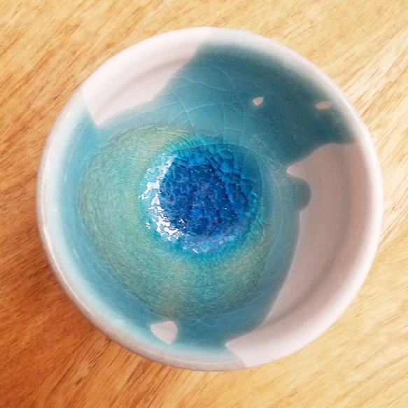 ぐい呑み 青いぐい呑み【海の雫・ぽたっとたらり】焼酎　泡盛　スパークリング日本酒に 6枚目の画像