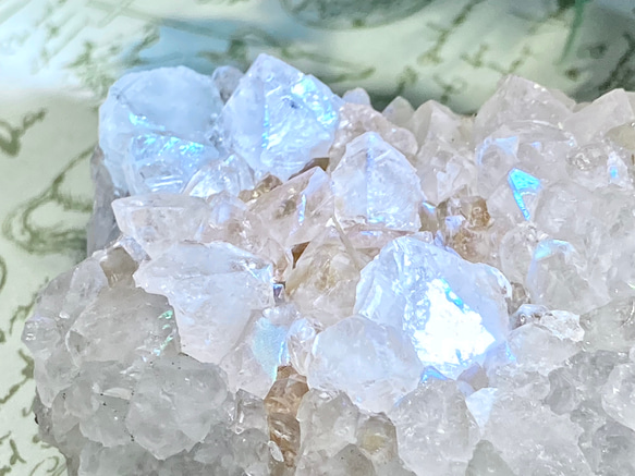 天からの祝福✨　アナンダライト　水晶　レインボークォーツ　原石　クラスター 