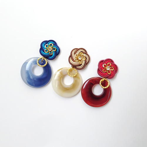 お花の水引（赤系）とアクリルパーツのピアス 樹脂ピアス イヤリング 