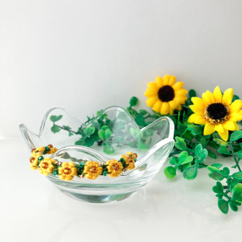 ひまわり＊おおきなお花ブレスレット＊フラワーミサンガ＊刺繍糸
