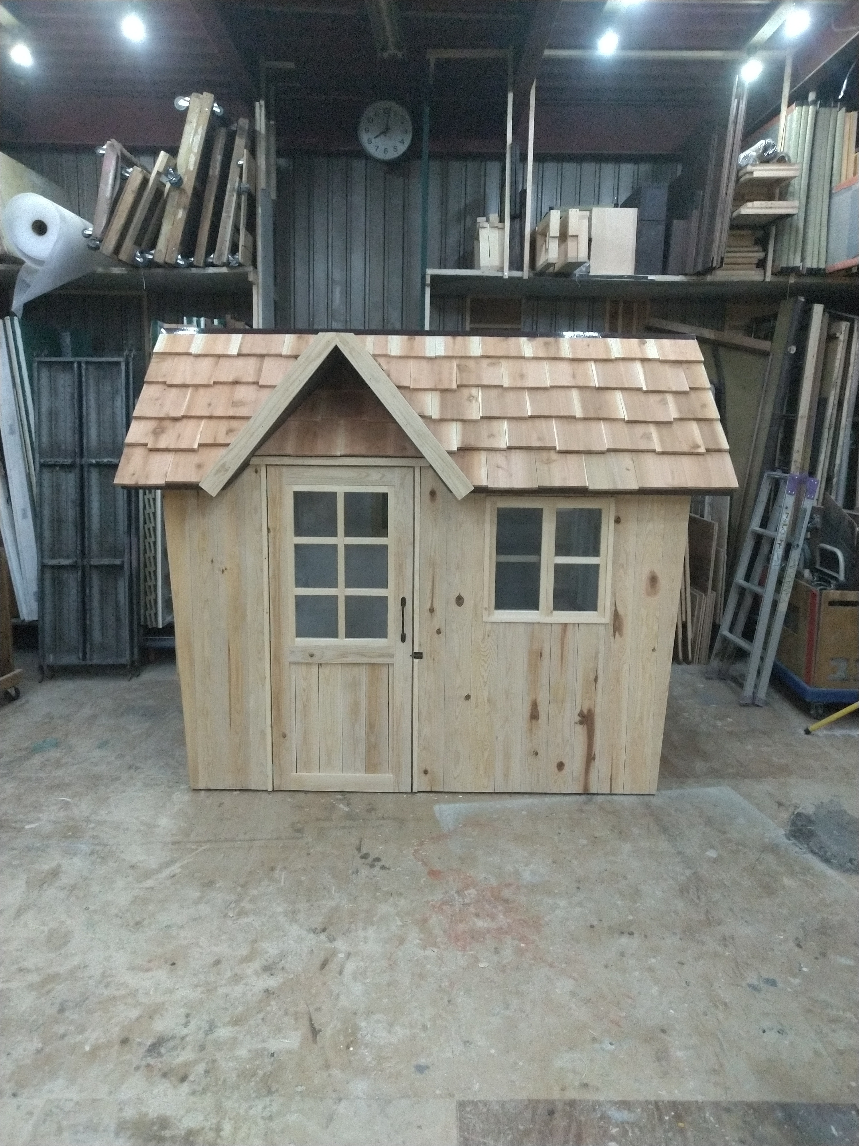 三角屋根の、ちょっと小さいガーデンハウス　受注生産品