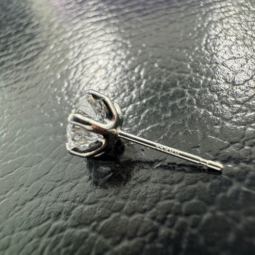 プラチナ900 AAAキュービックCZ メンズ ピアス 1.00CT相当 *新品