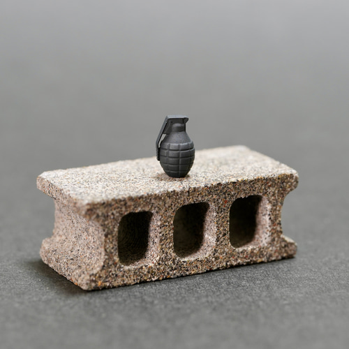 ミニチュア 手榴弾 ブラック 高さ1cm ハンドグレネード ミリタリー