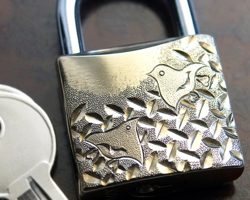 三山凌輝 &RADI チャーム クロスプレート 南京錠 モチーフ 三山凌輝