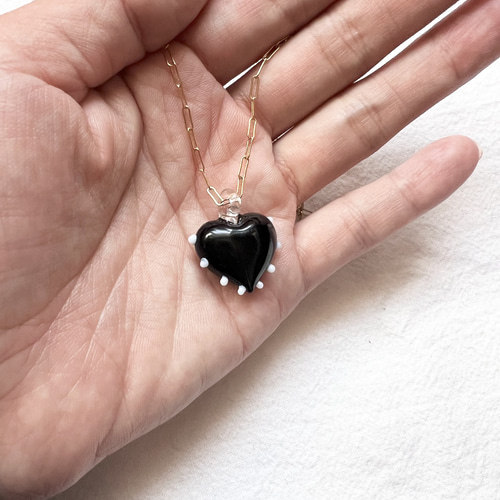 陰陽ハートガラスチャームネックレス Yin Yang Heart Necklace