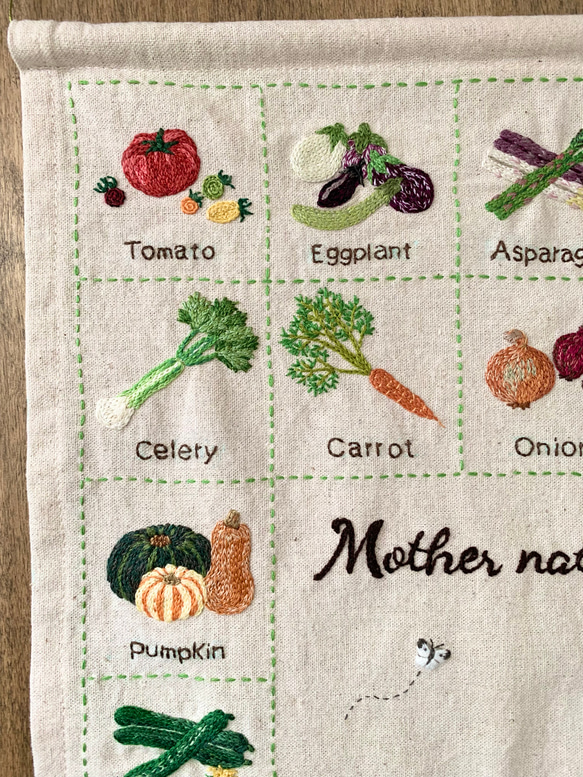 大地からの贈り物〜野菜の刺繍タペストリー 