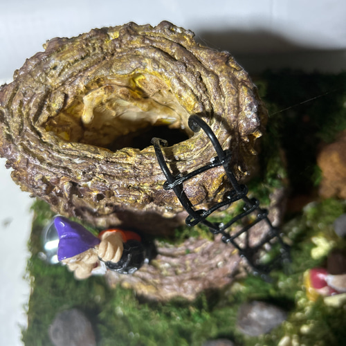 モルタル造形切り株と小人の楽園大幅値下げ致しましたご検討ください