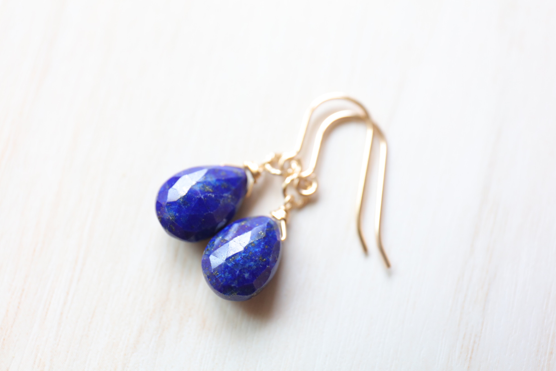 【14kgf 】ラピスラズリの1粒ピアス