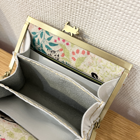 スリムだけど大きく開く、浮き足口金のミニ財布（ネコ×ハート口金＆くしゅくしゅきつね色レザー） 人気・おすすめ｜使いやすい・旅行におすすめ セール中 全国発送