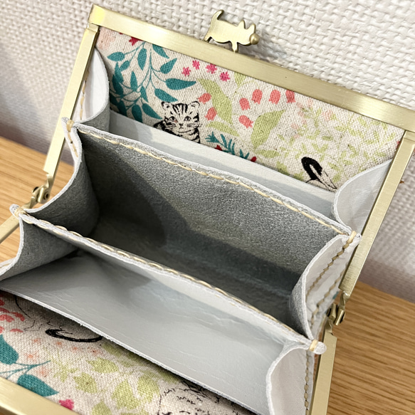 スリムだけど大きく開く、浮き足口金のミニ財布（ネコ×ハート口金＆くしゅくしゅきつね色レザー） 人気・おすすめ｜使いやすい・旅行におすすめ セール中 全国発送