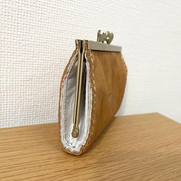 スリムだけど大きく開く、浮き足口金のミニ財布（ネコ×ハート口金＆くしゅくしゅきつね色レザー） 人気・おすすめ｜使いやすい・旅行におすすめ セール中 全国発送