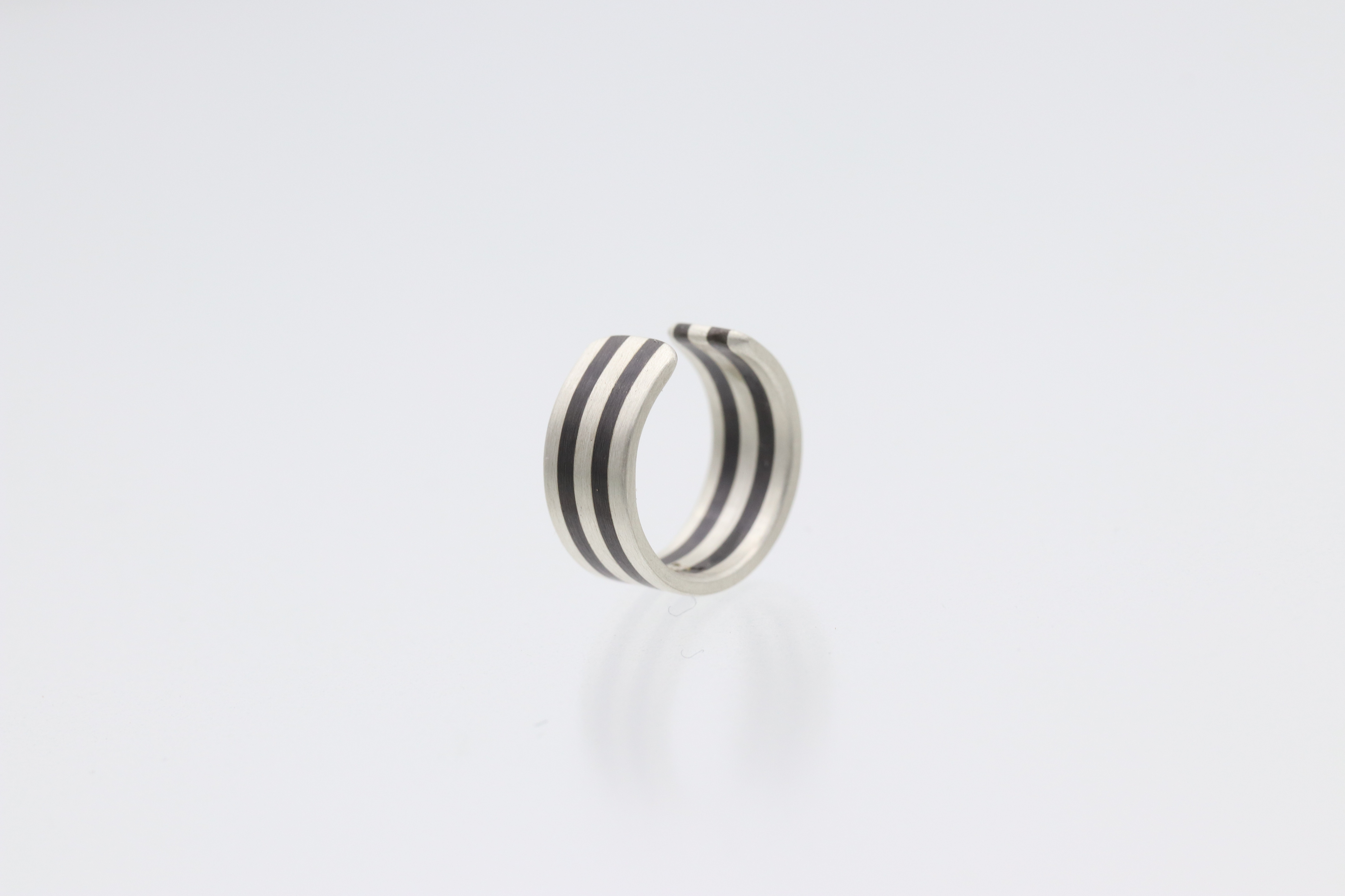 色金イヤーカフ 銀✕黒四分一