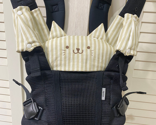 アップリカラクリス対応よだれカバー 首回りカバー猫ちゃん バックル