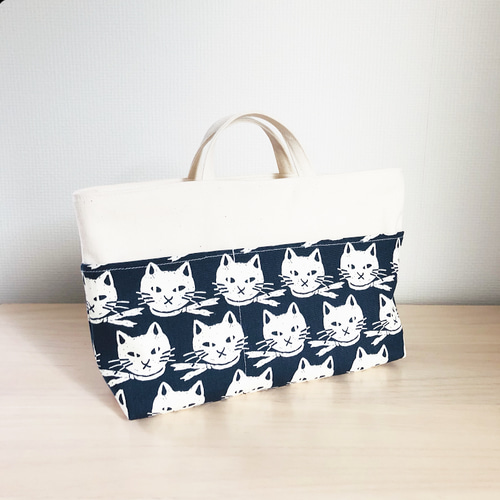 スカーフを巻いたねこのバッグインバッグ トートバッグ