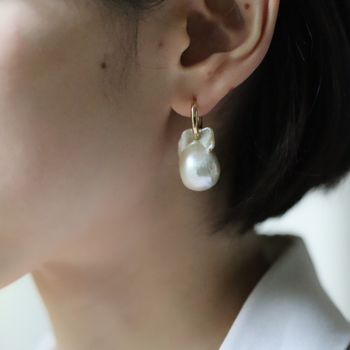 オイスターバロックパールのフープピアス オイスターパール ゴールド