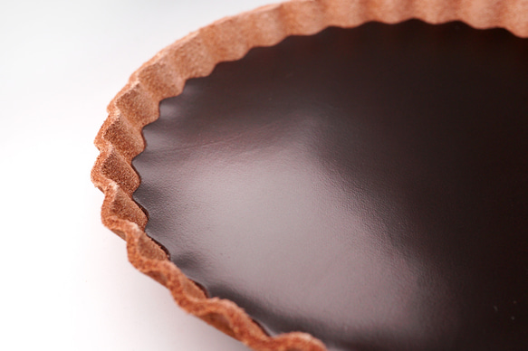 チョコタルトなアクセサリートレイ Mサイズ（直径120mm）／本革製 3枚目の画像