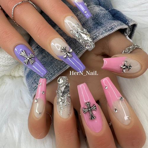 ピンクパープルフレンチ十字架ネイルチップ ネイルチップ（つけ爪