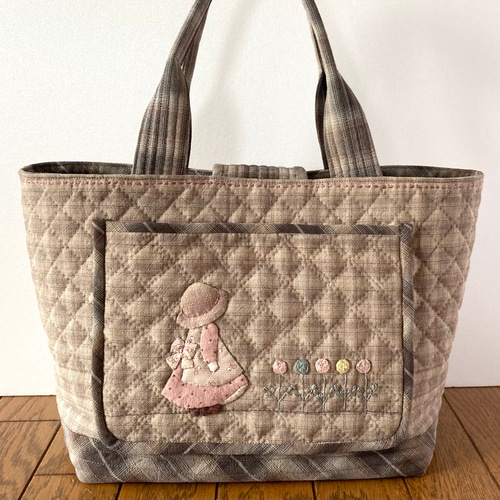 アップリケと刺繍のパッチワークキルトバッグ トートバッグ