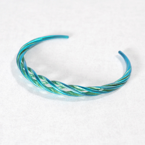 純チタン製バングル 巡る ブレスレット・バングル（メンズ） Arikata