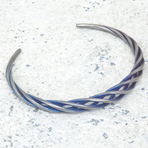 純チタン製バングル 巡る ブレスレット・バングル（メンズ） Arikata